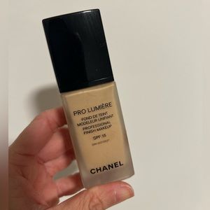 CHANEL Pro Lumiere Liquid Foundation in 10 Limpide - Gently Used No Box